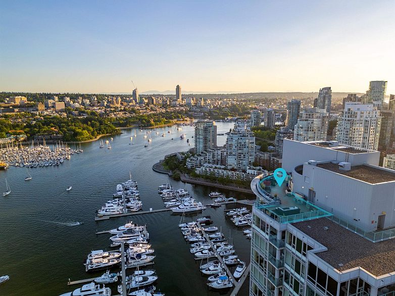 3903 1033 Marinaside Crescent