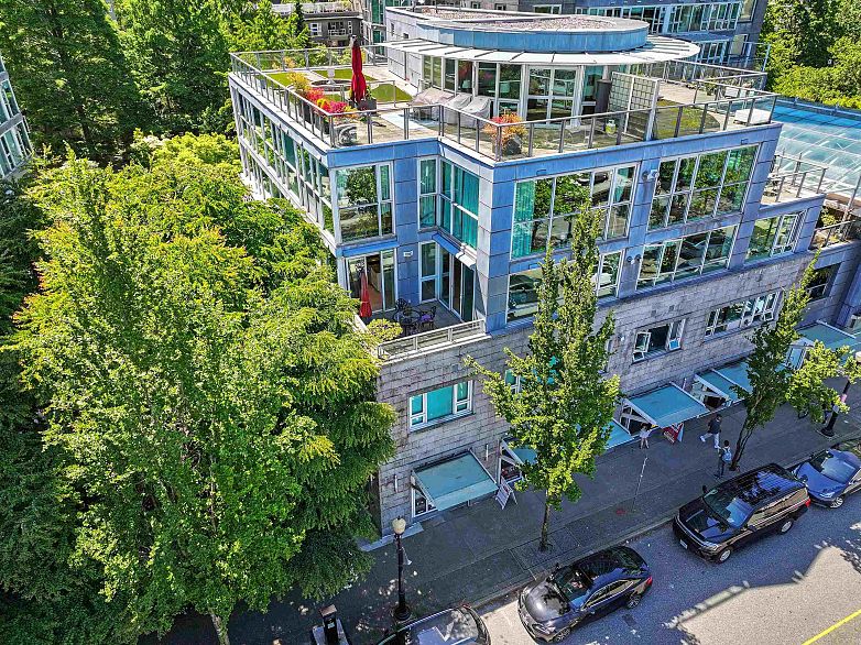 L302 1550 Coal Harbour Quay