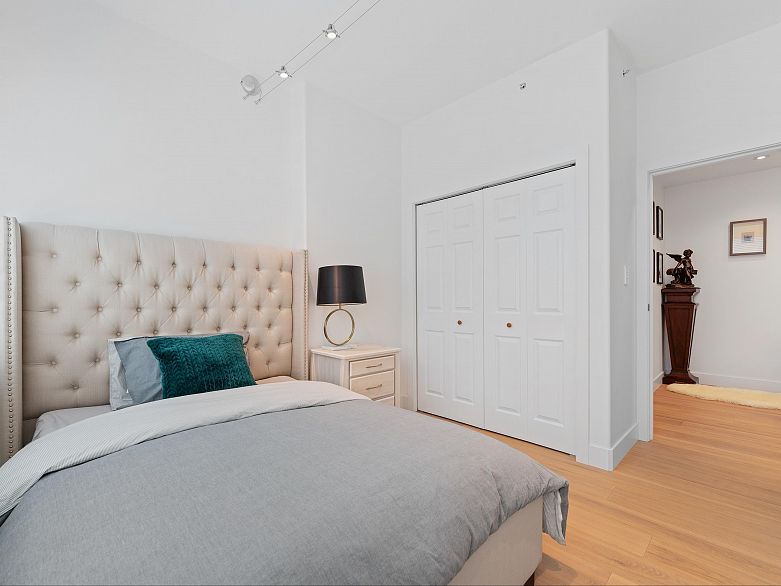 L302 1550 Coal Harbour Quay