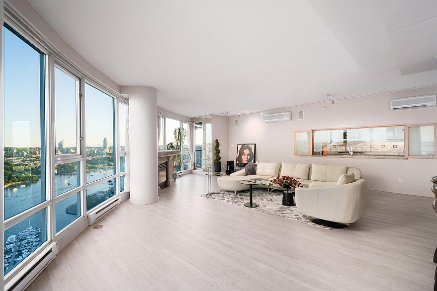 3903 1033 Marinaside Crescent