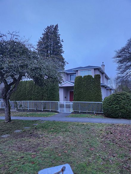 699 W 29th Avenue