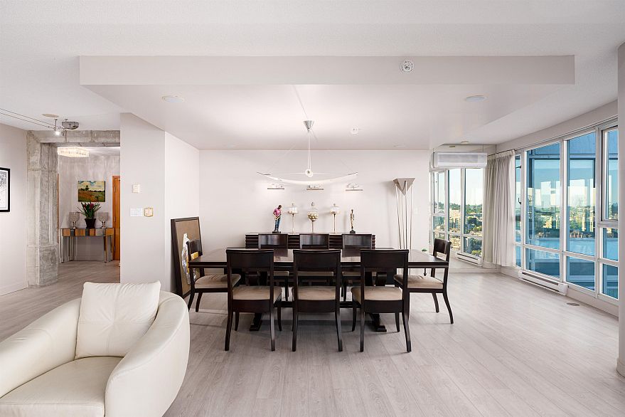 3903 1033 Marinaside Crescent