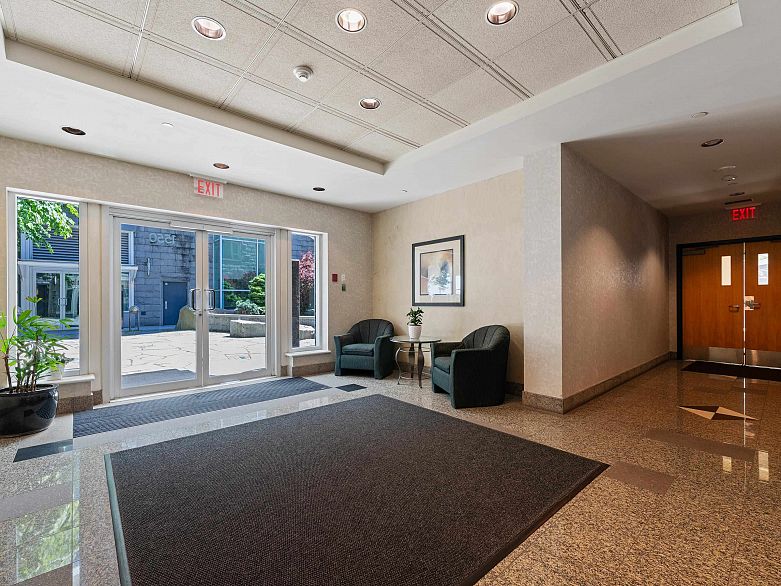 L302 1550 Coal Harbour Quay