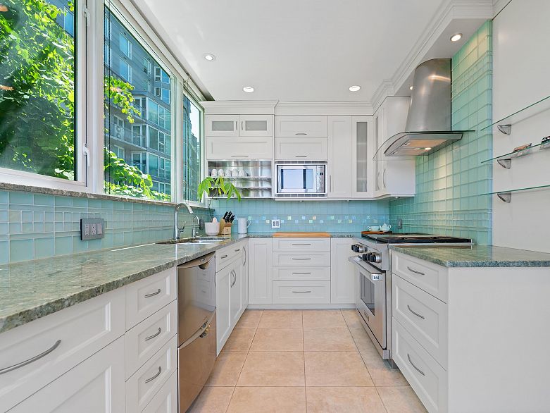 L302 1550 Coal Harbour Quay