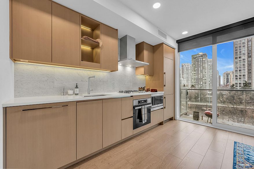 704 89 Nelson Street