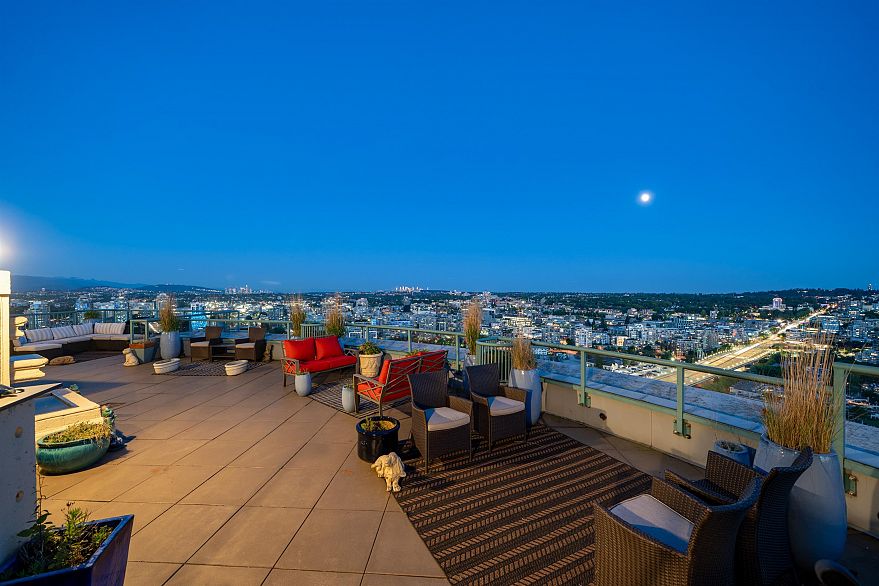 3903 1033 Marinaside Crescent