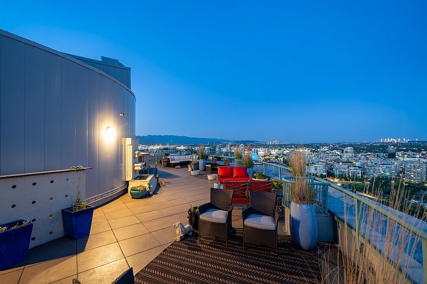 3903 1033 Marinaside Crescent