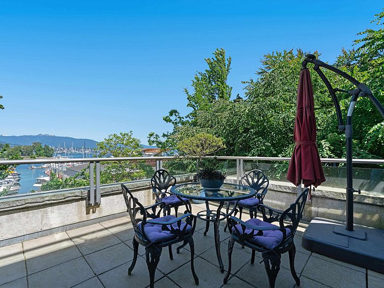 L302 1550 Coal Harbour Quay