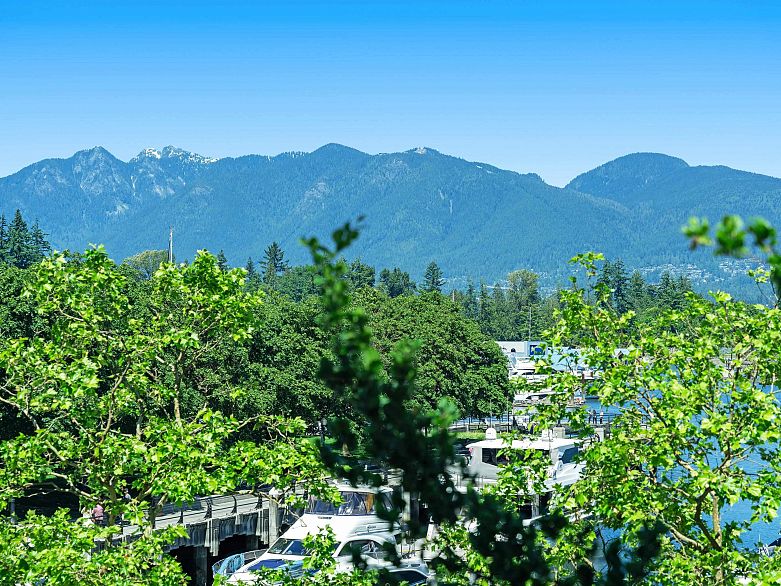 L302 1550 Coal Harbour Quay