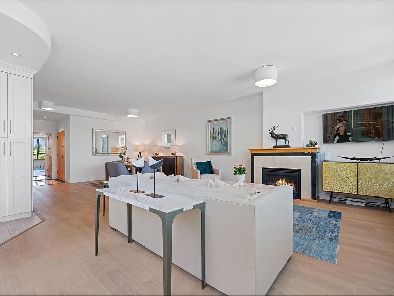 L302 1550 Coal Harbour Quay