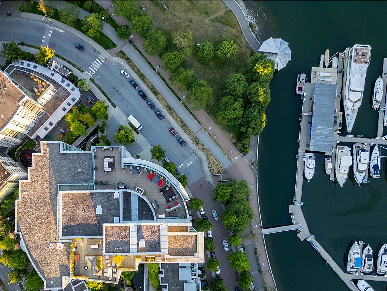 3903 1033 Marinaside Crescent