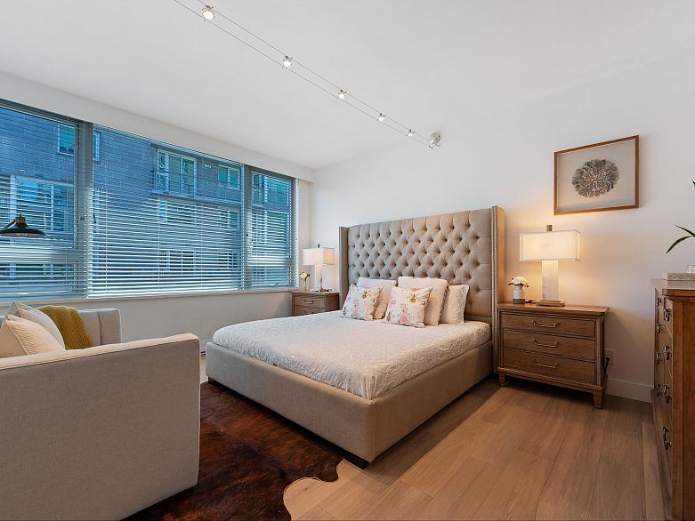 L302 1550 Coal Harbour Quay