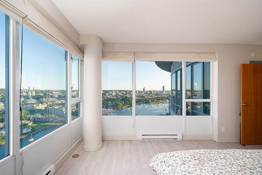 3903 1033 Marinaside Crescent