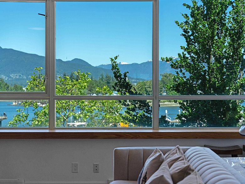 L302 1550 Coal Harbour Quay