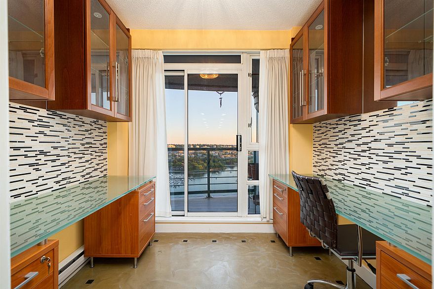 3903 1033 Marinaside Crescent