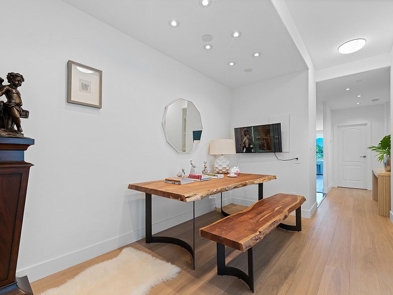 L302 1550 Coal Harbour Quay