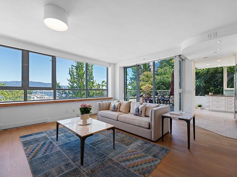 L302 1550 Coal Harbour Quay