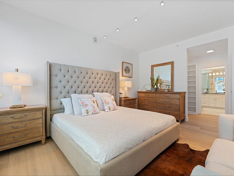 L302 1550 Coal Harbour Quay