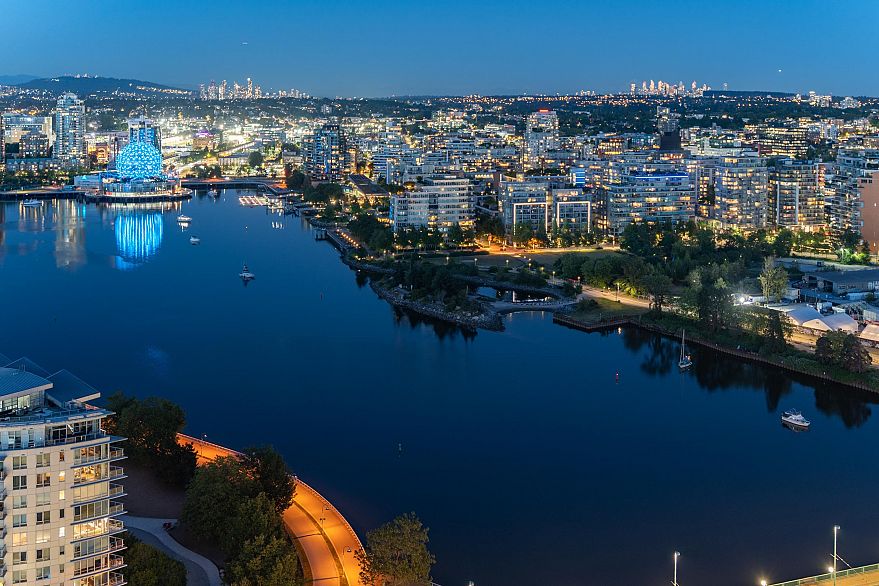 3903 1033 Marinaside Crescent