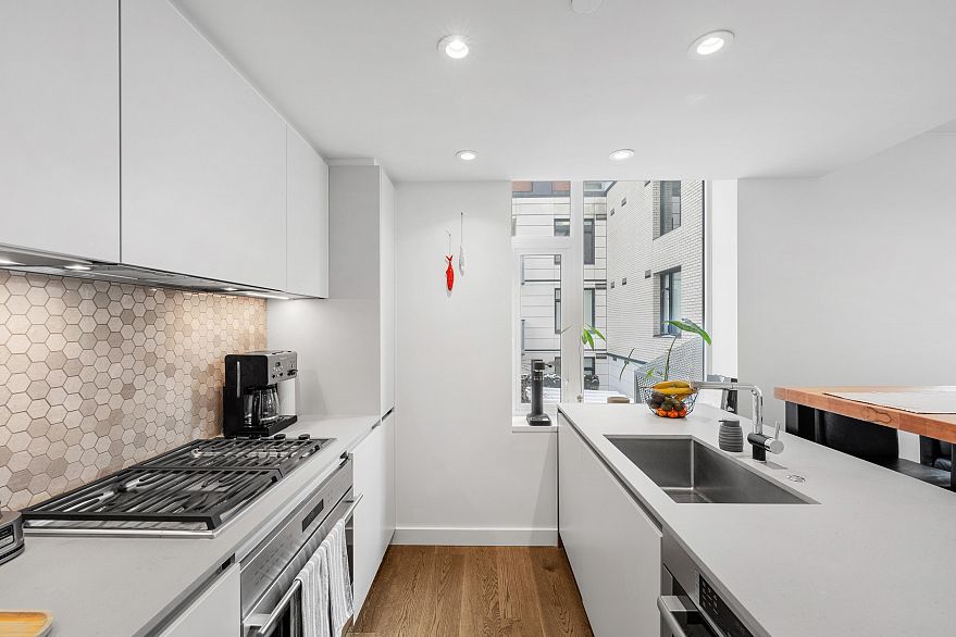 303 1365 Davie Street