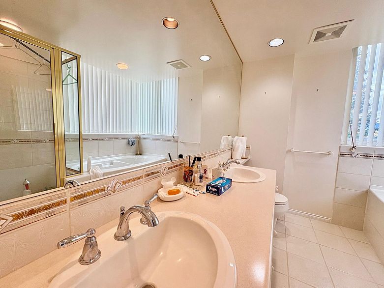 707 5775 Hampton Place