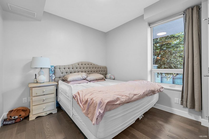 211 677 W 41st Avenue