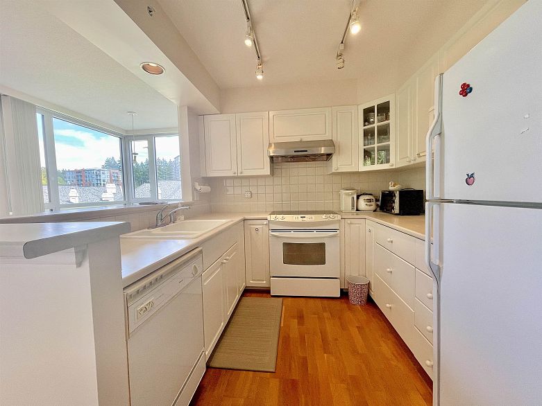 707 5775 Hampton Place