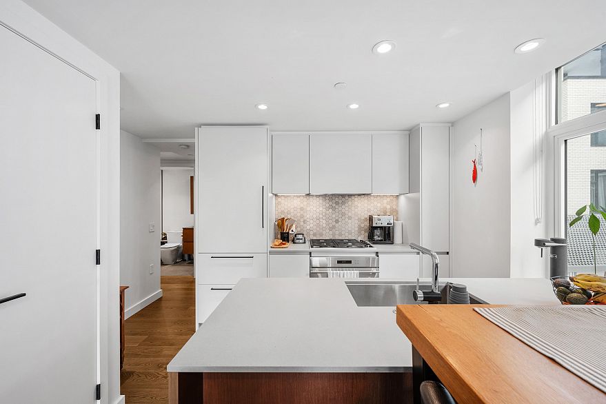 303 1365 Davie Street