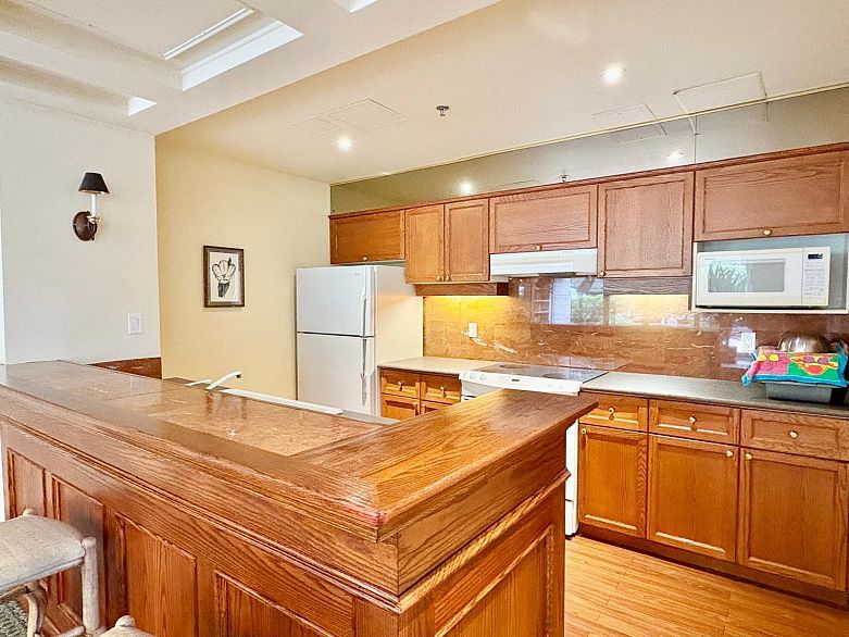 707 5775 Hampton Place