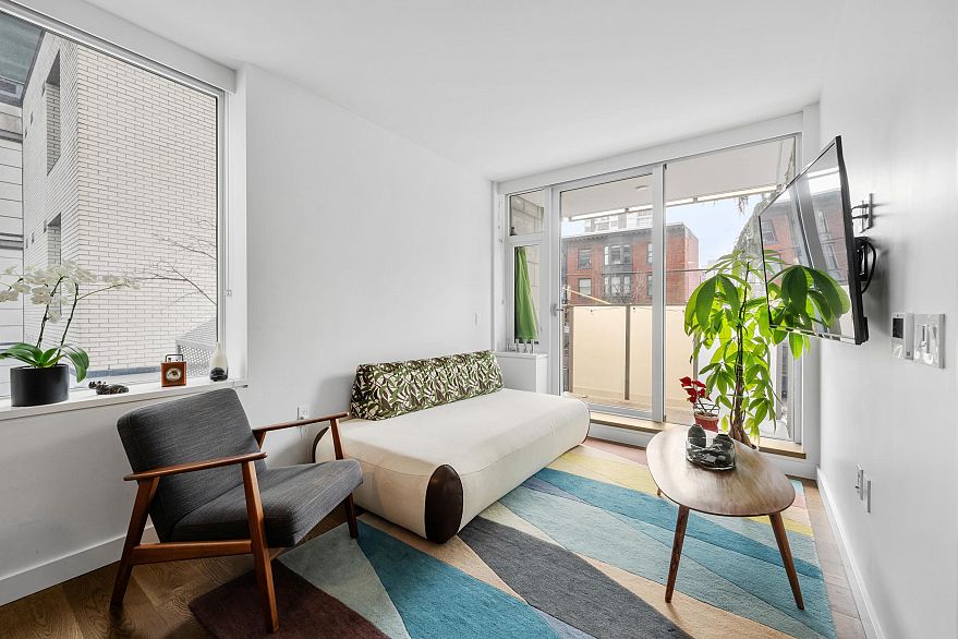 303 1365 Davie Street