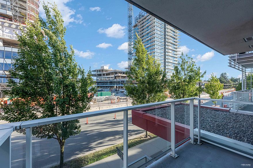 211 677 W 41st Avenue