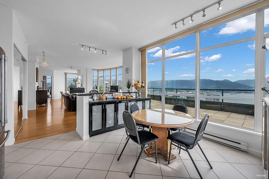 3402 1239 W Georgia Street