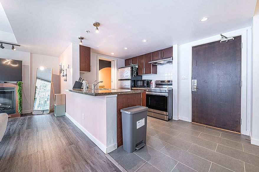 607 618 Abbott Street