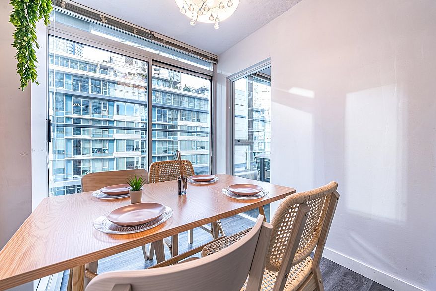 607 618 Abbott Street