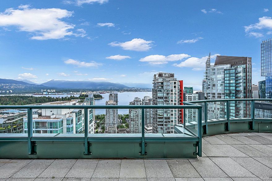 3402 1239 W Georgia Street