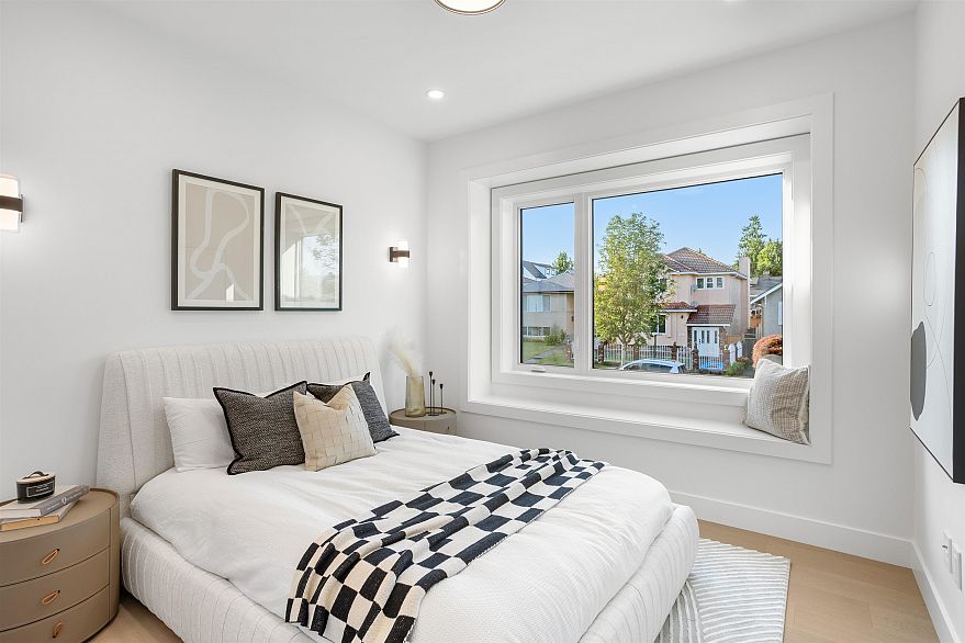 1 2864 E Georgia Street