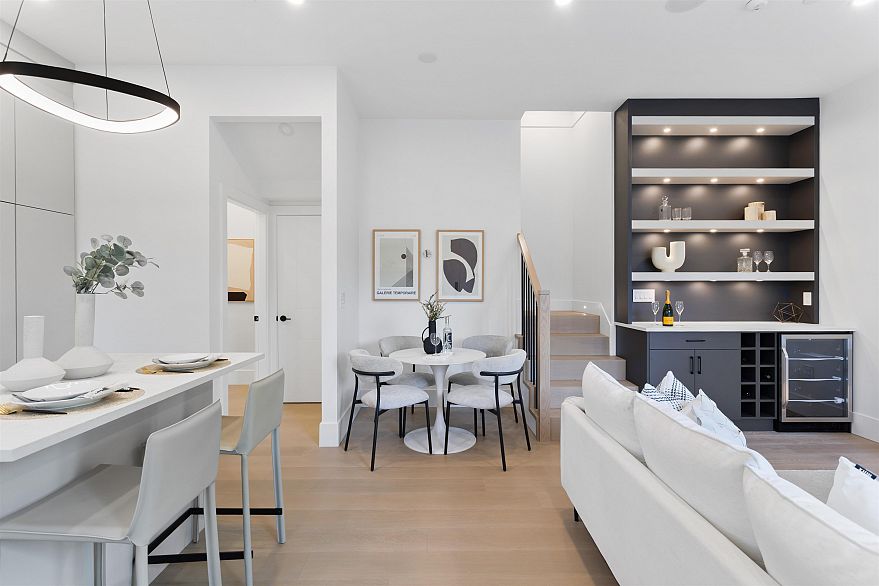 1 2864 E Georgia Street