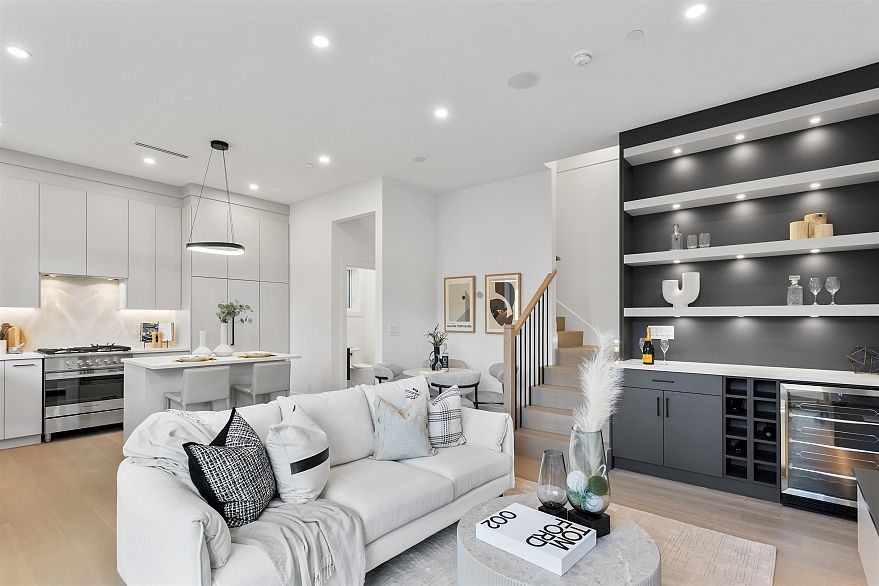 1 2864 E Georgia Street