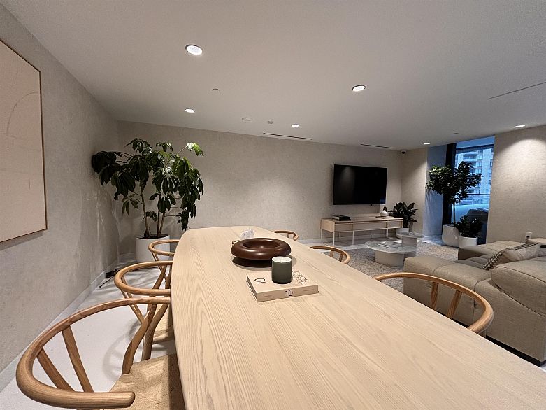 2702 1033 Nelson Street