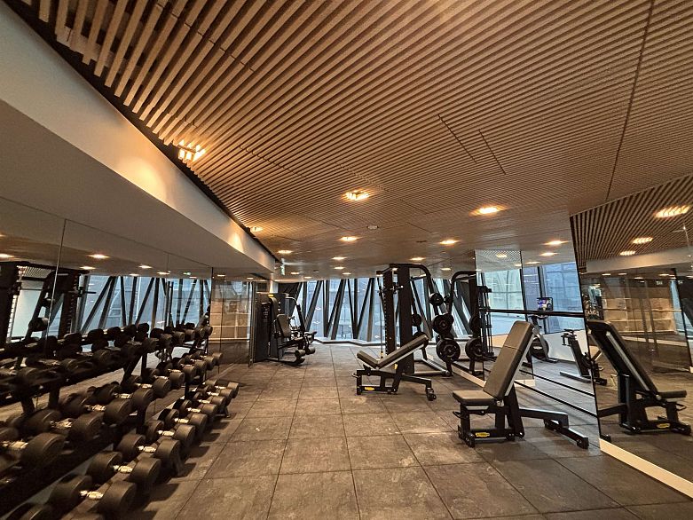 2702 1033 Nelson Street