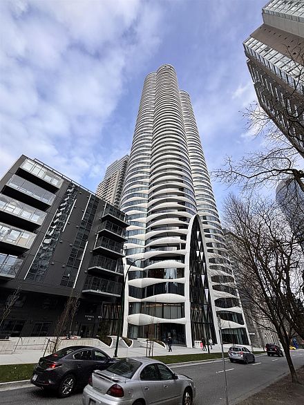 2702 1033 Nelson Street