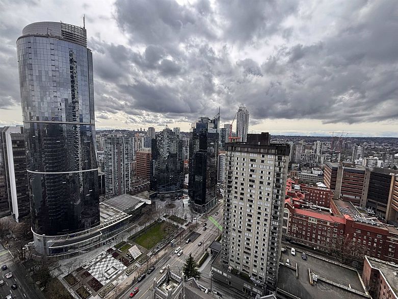 2702 1033 Nelson Street