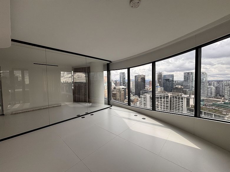 2702 1033 Nelson Street