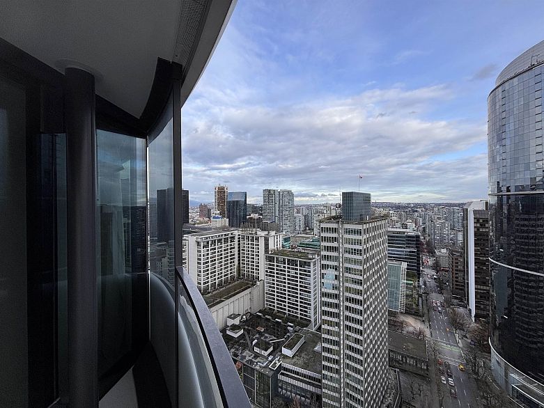 2702 1033 Nelson Street