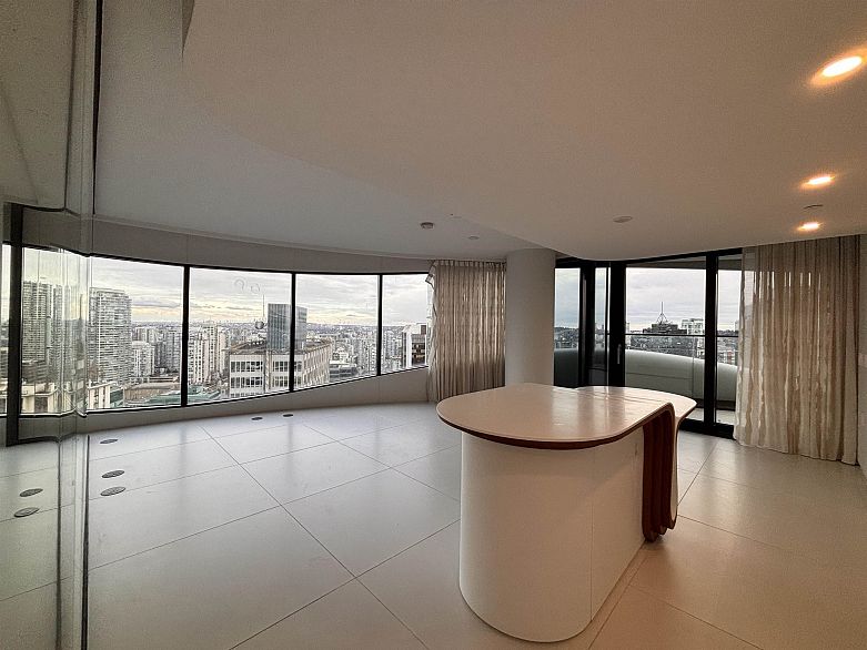 2702 1033 Nelson Street