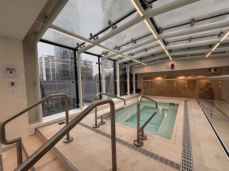 2702 1033 Nelson Street