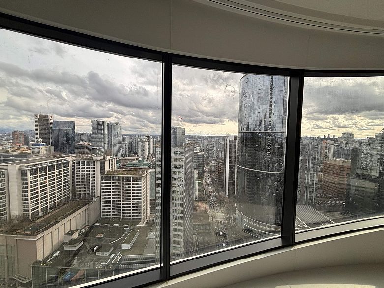 2702 1033 Nelson Street