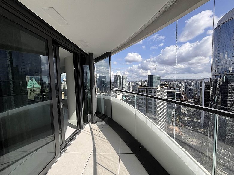 2702 1033 Nelson Street