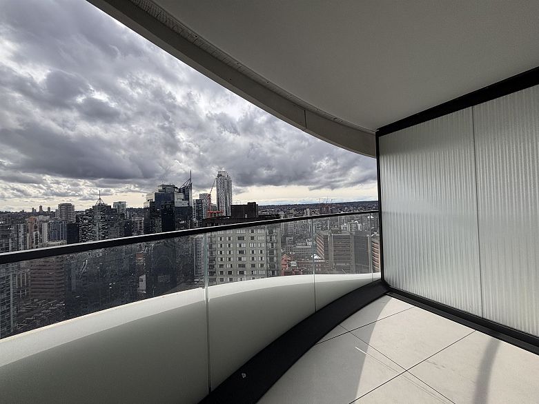 2702 1033 Nelson Street