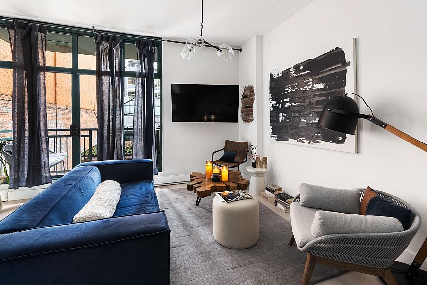 212 22 E Cordova Street